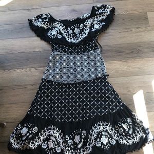 Beautiful embroidered off the shoulder Anthropologie dress!